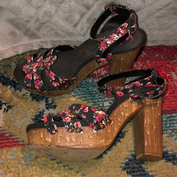 Heels - Picture 2 of 2